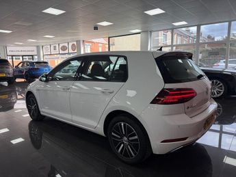 VOLKSWAGEN E-GOLF 35.8kWh e-Golf Hatchback 5dr Electric Auto (136 ps)