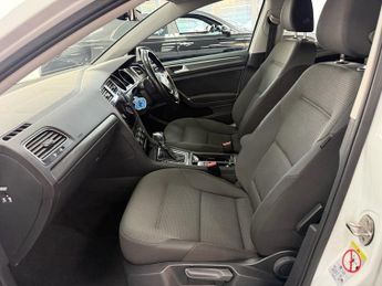 VOLKSWAGEN E-GOLF 35.8kWh e-Golf Hatchback 5dr Electric Auto (136 ps)