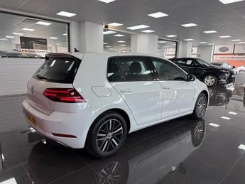 VOLKSWAGEN E-GOLF 35.8kWh e-Golf Hatchback 5dr Electric Auto (136 ps)