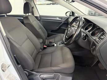 VOLKSWAGEN E-GOLF 35.8kWh e-Golf Hatchback 5dr Electric Auto (136 ps)