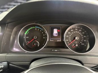 VOLKSWAGEN E-GOLF 35.8kWh e-Golf Hatchback 5dr Electric Auto (136 ps)