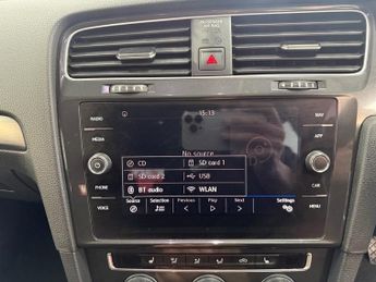 VOLKSWAGEN E-GOLF 35.8kWh e-Golf Hatchback 5dr Electric Auto (136 ps)