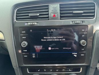 VOLKSWAGEN E-GOLF 35.8kWh e-Golf Hatchback 5dr Electric Auto (136 ps)