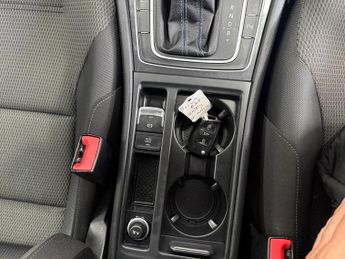 VOLKSWAGEN E-GOLF 35.8kWh e-Golf Hatchback 5dr Electric Auto (136 ps)
