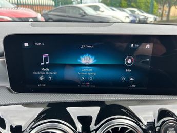 MERCEDES-BENZ A CLASS 1.5 A180d AMG Line Premium 7G-DCT 