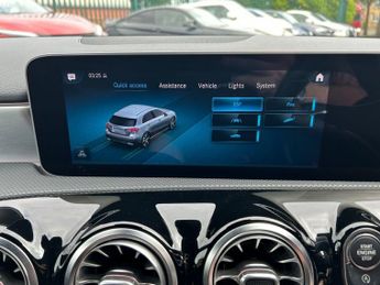 MERCEDES-BENZ A CLASS 1.5 A180d AMG Line Premium 7G-DCT 