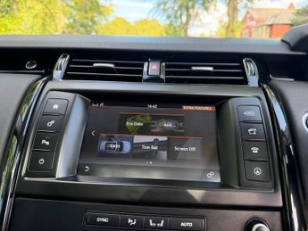 LAND ROVER DISCOVERY 3.0 TD V6 SE SUV 5dr Diesel Auto 4WD Euro 6 (s/s) (258 ps)