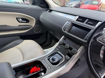 LAND ROVER RANGE ROVER EVOQUE 2.0 TD4 SE Tech SUV 5dr Diesel Auto 4WD Euro 6 (s/s) (180 ps)