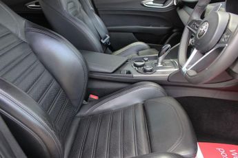 ALFA ROMEO GIULIA 2.0T Veloce Saloon 4dr Petrol Auto Euro 6 (s/s) (280 ps)