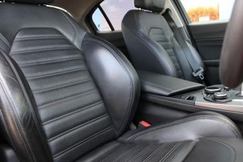 ALFA ROMEO GIULIA 2.0T Veloce Saloon 4dr Petrol Auto Euro 6 (s/s) (280 ps)