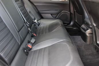 ALFA ROMEO GIULIA 2.0T Veloce Saloon 4dr Petrol Auto Euro 6 (s/s) (280 ps)