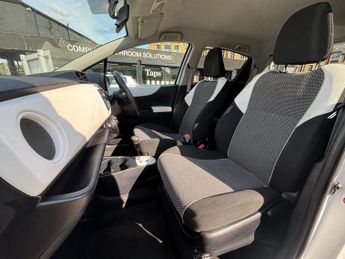 TOYOTA YARIS 1.33 Dual VVT-i Trend Hatchback 5dr Petrol Multidrive S Euro 5 (