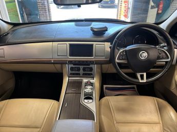 JAGUAR XF 2.2d Luxury Saloon 4dr Diesel Auto Euro 5 (s/s) (190 ps)