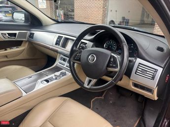 JAGUAR XF 2.2d Luxury Saloon 4dr Diesel Auto Euro 5 (s/s) (190 ps)