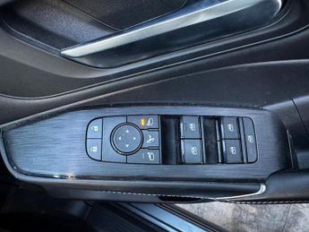 NISSAN QASHQAI 1.3 DIG-T MHEV N-Connecta SUV 5dr Petrol Hybrid XTRON 4WD Euro 6