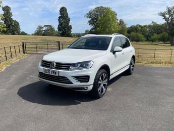VOLKSWAGEN TOUAREG 3.0 TDI V6 BlueMotion Tech R-Line SUV 5dr Diesel Tiptronic 4WD E