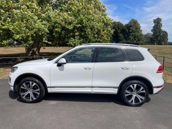 VOLKSWAGEN TOUAREG 3.0 TDI V6 BlueMotion Tech R-Line SUV 5dr Diesel Tiptronic 4WD E