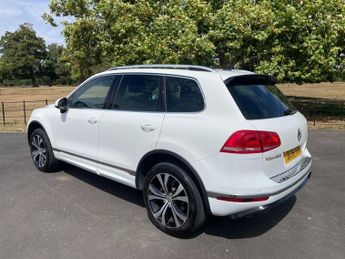 VOLKSWAGEN TOUAREG 3.0 TDI V6 BlueMotion Tech R-Line SUV 5dr Diesel Tiptronic 4WD E