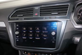 VOLKSWAGEN TIGUAN 2.0 TDI R-Line SUV 5dr Diesel DSG 4Motion Euro 6 (s/s) (150 ps)