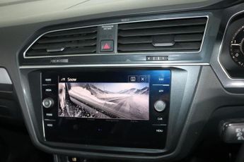 VOLKSWAGEN TIGUAN 2.0 TDI R-Line SUV 5dr Diesel DSG 4Motion Euro 6 (s/s) (150 ps)