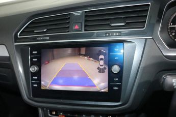 VOLKSWAGEN TIGUAN 2.0 TDI R-Line SUV 5dr Diesel DSG 4Motion Euro 6 (s/s) (150 ps)