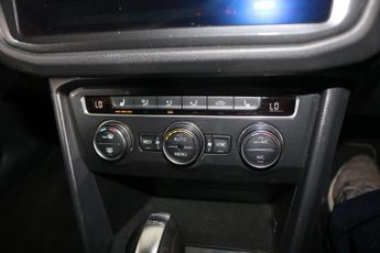 VOLKSWAGEN TIGUAN 2.0 TDI R-Line SUV 5dr Diesel DSG 4Motion Euro 6 (s/s) (150 ps)