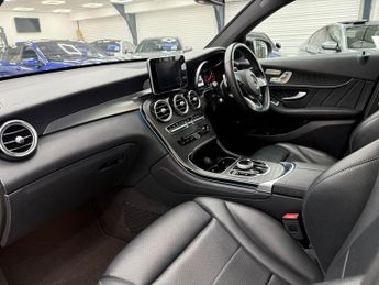 MERCEDES-BENZ GLC 2.0 GLC250 AMG Line (Premium) Coupe 5dr Petrol G-Tronic+ 4MATIC 