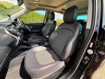 HYUNDAI IX35 2.0 CRDi Premium SUV 5dr Diesel Auto 4WD Euro 5 (184 ps)