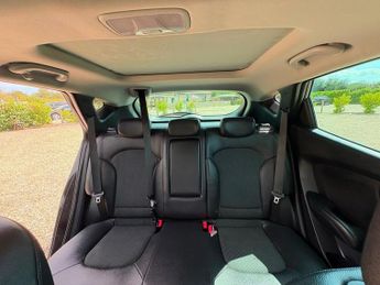 HYUNDAI IX35 2.0 CRDi Premium SUV 5dr Diesel Auto 4WD Euro 5 (184 ps)