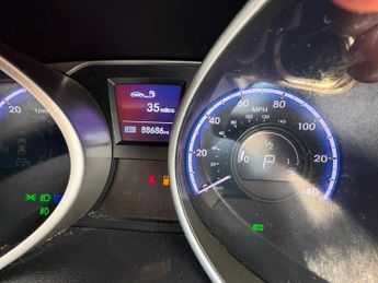 HYUNDAI IX35 2.0 CRDi Premium SUV 5dr Diesel Auto 4WD Euro 5 (184 ps)