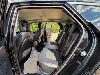 HYUNDAI IX35 2.0 CRDi Premium SUV 5dr Diesel Auto 4WD Euro 5 (184 ps)