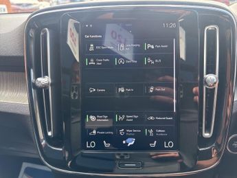 VOLVO XC40 2.0 D3 Inscription SUV 5dr Diesel Auto Euro 6 (s/s) (150 ps)