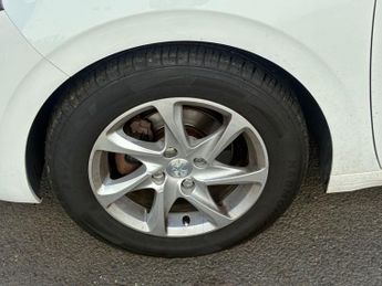 PEUGEOT 208 1.2 PureTech Active Hatchback 5dr Petrol Manual Euro 6 (82 ps)