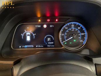 NISSAN LEAF 39kWh N-Connecta Hatchback 5dr Electric Auto (150 ps)