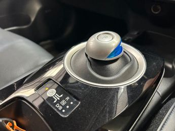 NISSAN LEAF 30kWh Tekna Hatchback 5dr Electric Auto (109 bhp)