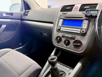 VOLKSWAGEN GOLF 1.9 TDI Match Hatchback 5dr Diesel Manual (132 g/km, 103 bhp)