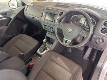 VOLKSWAGEN TIGUAN 2.0 TDI BlueMotion Tech SE SUV 5dr Diesel DSG 4WD Euro 5 (s/s) (