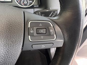 VOLKSWAGEN TIGUAN 2.0 TDI BlueMotion Tech SE SUV 5dr Diesel DSG 4WD Euro 5 (s/s) (