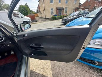 VAUXHALL CORSA 1.4 16V SRi Hatchback 3dr Petrol Manual Euro 5 (100 ps)