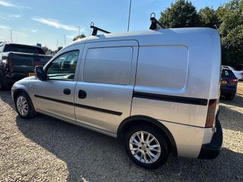 VAUXHALL COMBO 1.3 CDTi 1700 16v SE Panel Van 3dr Diesel Manual (134 g/km, 69 b
