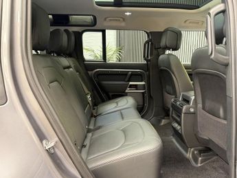 LAND ROVER DEFENDER 3.0 D300 MHEV HSE SUV 5dr Diesel Auto 4WD Euro 6 (s/s) (300 ps)