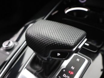AUDI A4 2.0 TFSI 35 Black Edition Saloon 4dr Petrol S Tronic Euro 6 (s/s