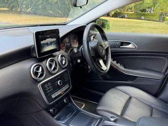 MERCEDES-BENZ A CLASS 1.6 A180 SE Hatchback 5dr Auto Petrol 7G-DCT Euro 6 (s/s) (122 p