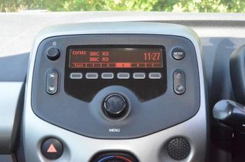 TOYOTA AYGO 1.0 VVT-i x-play Hatchback 5dr Petrol x-shift Euro 6 (68 ps)