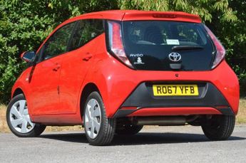 TOYOTA AYGO 1.0 VVT-i x-play Hatchback 5dr Petrol x-shift Euro 6 (68 ps)