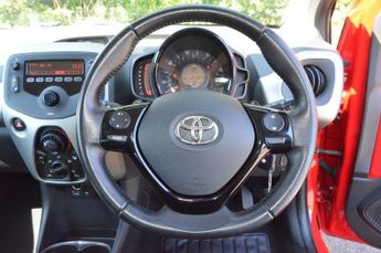TOYOTA AYGO 1.0 VVT-i x-play Hatchback 5dr Petrol x-shift Euro 6 (68 ps)
