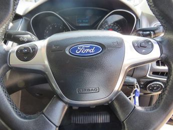 FORD FOCUS 1.0T EcoBoost Zetec Hatchback 5dr Petrol Manual Euro 5 (s/s) (12