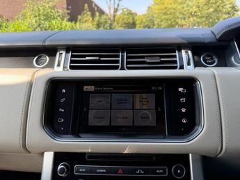 LAND ROVER RANGE ROVER 4.4 SD V8 Autobiography SUV 5dr Diesel Auto 4WD Euro 6 (s/s) (33
