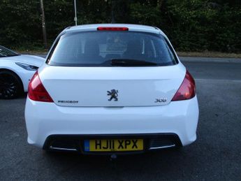 PEUGEOT 308 1.6 HDi Envy Hatchback 5dr Diesel Manual (115 g/km, 92 bhp)