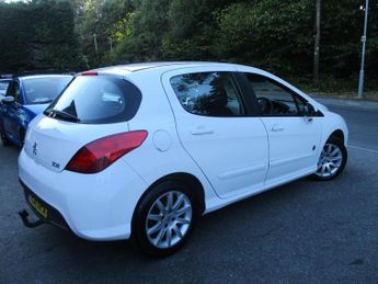 PEUGEOT 308 1.6 HDi Envy Hatchback 5dr Diesel Manual (115 g/km, 92 bhp)